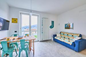 a living room with a blue couch and a table at Infinity Blue in Portovenere