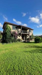 a large house with a large yard in front of it at Camiño da Vieira in Padrón