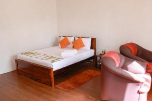a small bedroom with a bed and a couch at Cloud 9 Cottages Ella in Ella