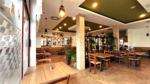 En restaurant eller et andet spisested på HOTEL BARON