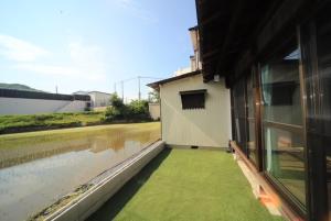 a balcony of a building with a yard of grass at 民泊 Knock Knock in Habikino
