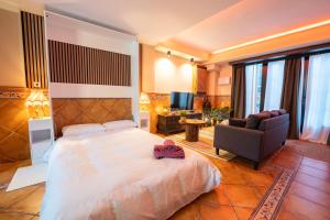 a bedroom with a large bed and a living room at Acogedor Apartamento Loft in Fuenlabrada