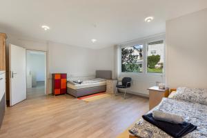 a room with a bed and a desk and a room with a bed at Ferienwohnung Bernhard in Wermelskirchen