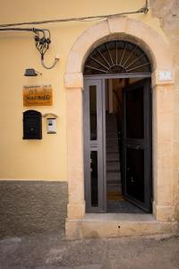 Façana o entrada de Noto Bedda Bed&Breakfast
