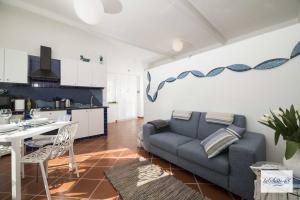 a living room with a couch and a table at La Suite 48 in Vietri sul Mare
