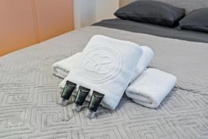 a bed with two towels and two pillows on it at Appartement à Belair in Hollerich