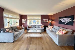 a living room with two couches and a table at Ferienhaus Fiete in Tinnum