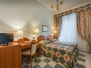 Giường trong phòng chung tại Hotel Aberdeen
