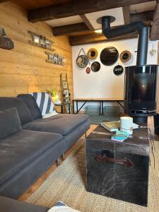 a living room with a couch and a tv at Mayen unique et authentique in Vernamiège