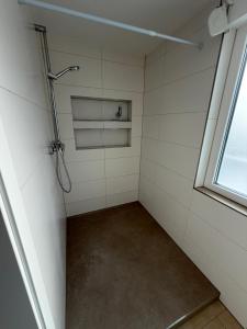 a bathroom with a shower and a window at Ferienhaus Fünf Täler in Geislingen an der Steige