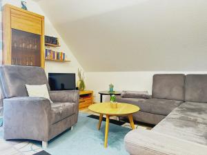 a living room with a couch and a table at Zaunkönigs Nest in Böhl
