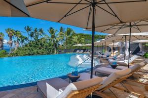 an infinity pool with lounge chairs and umbrellas at Wailea Beach Resort - Marriott, Maui in Wailea