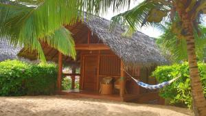 Facaden eller indgangen til Mangrove Beach Cabana