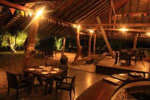 Restaurace v ubytování Mangrove Beach Cabana