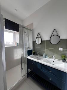 a bathroom with a sink and a shower at L'arquebuse - Gare Dijon in Dijon +13 photos