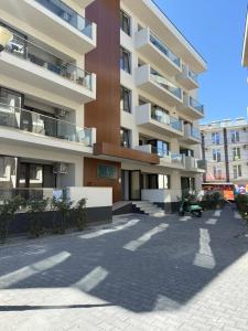 a large apartment building with a parking lot at David Studio Nord Residence 2 in Eforie Nord