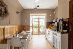 a kitchen with a table and chairs and a counter top at Wilcznik 10 in Zakopane