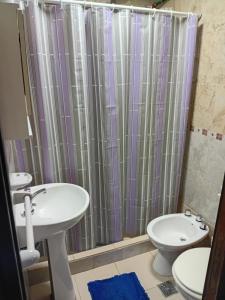 a bathroom with two sinks and a shower at La Lugarda in Cuesta Blanca +18 photos
