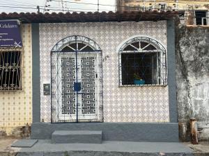 a building with two windows and a door at Casa do Sal in São Luís