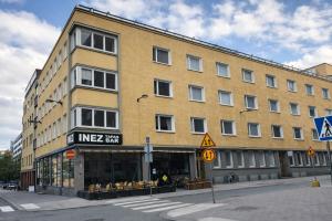 a large yellow building on a city street at Tammer Huoneistot - City Suite 2 - City View & Perfect location in Tampere