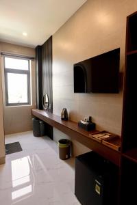 a hotel room with a desk and a flat screen tv at Nhất Thống Hotel in Cao Lãnh +17 photos