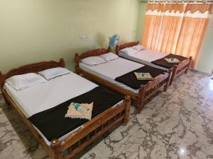 two twin beds in a room withthritisthritisthritisthritisthritisthritisthritisthritisthritis at Coco Beach Front Stay & Cafe in Gokarna