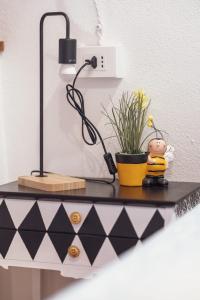 a black and white table with a lamp and a plant at Sassari Station Inn in Sassari +17 photos