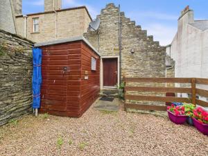 a wooden building with a gate and a fence at 52a Albert Street in Kirkwall