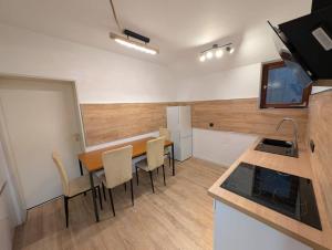 a kitchen and dining room with a table and chairs at Weinbergnest in Bad Dürkheim +2 photos
