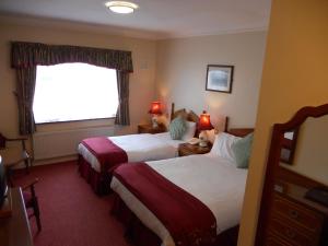 Postel nebo postele na pokoji v ubytování Rhu Glenn Hotel + 37 fotografií
