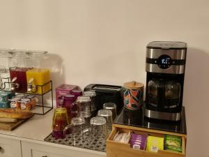 a coffee maker sitting on top of a counter at Chez Ninie in Le Cloître-Saint-Thégonnec