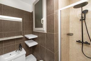 a bathroom with a shower and a toilet and a sink at Monaco Border - Coquet et Authentique - FM in Beausoleil +10 photos