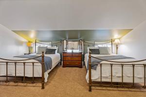 a bedroom with two beds and a mirror at Grenoble House in New Orleans +56 photos