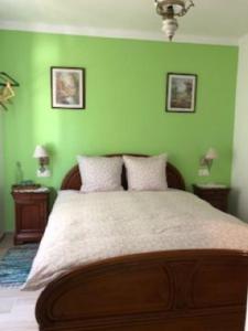a bedroom with a large bed with green walls at vivenda descollaz in Falcoeiras +47 photos