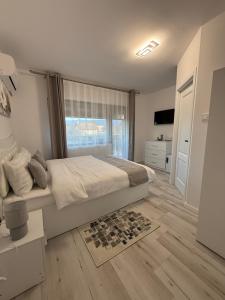En eller flere senge i et værelse på Fenyő Villa , Vila Bradul