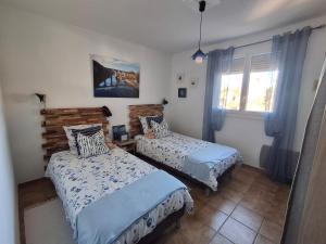 a bedroom with two beds and a window at Grande Chambre double in Sérignan
