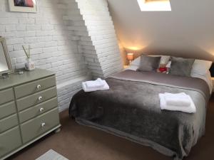 Легло или легла в стая в Luxury Victorian Cottage in quiet location by town centre and quay - log fires - full Virgin TV including sport and movies - fibre broadband - dog friendly
