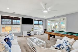 a living room with a pool table at Front Porch Lounge in Tybee Island