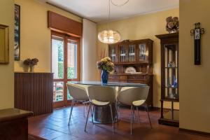 a dining room with a table and chairs at B&B Orio BGY in Orio al Serio