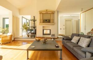 a living room with a couch and a table at Villa Citriodora in Cernobbio
