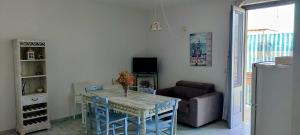 a living room with a table and a chair at Midiè Savelletri in Savelletri di Fasano