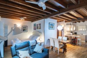 a bedroom with a bed and a table and a couch at Casa agli Archi in Bardolino
