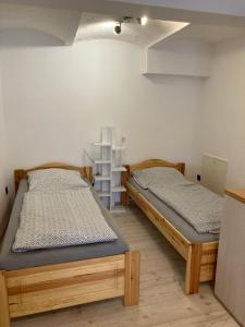 a room with two beds and a book shelf at Therapiescheune Egsdorf - Monteurwohnungen in Egsdorf