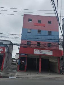 a red and blue building with a sign on it at Motel pousada Zafira in Salvador