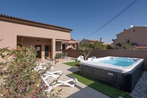 a hot tub in the backyard of a house at House Hana 2415 in Vodnjan