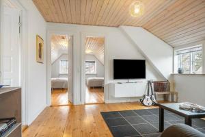 a living room with a flat screen tv on a wall at 20426-Samso-Nylandsvej-21 in Ballen