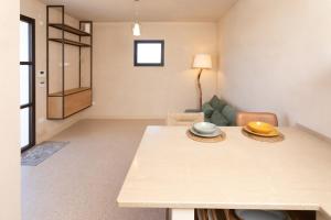 a living room with a table and a couch at Suite & Spa Carignano Grande in Nardò