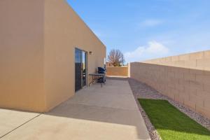 a patio with a table next to a wall at The Alturas in Alamogordo