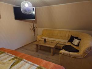 a living room with a couch and a table at Zu-Haus in Peterdorf