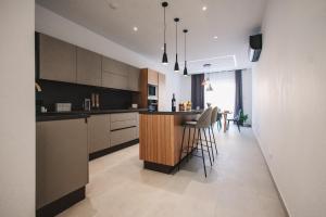 a kitchen with a bar and a dining room at Seaside Luxury Home with Rooftop Pool in Birżebbuġa